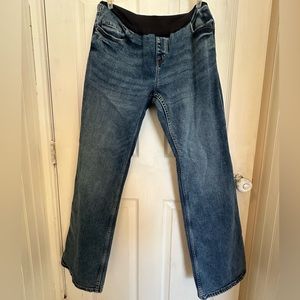 Old Navy Maternity flare jeans. Full panel, comfy & stretchy, quality feel.
